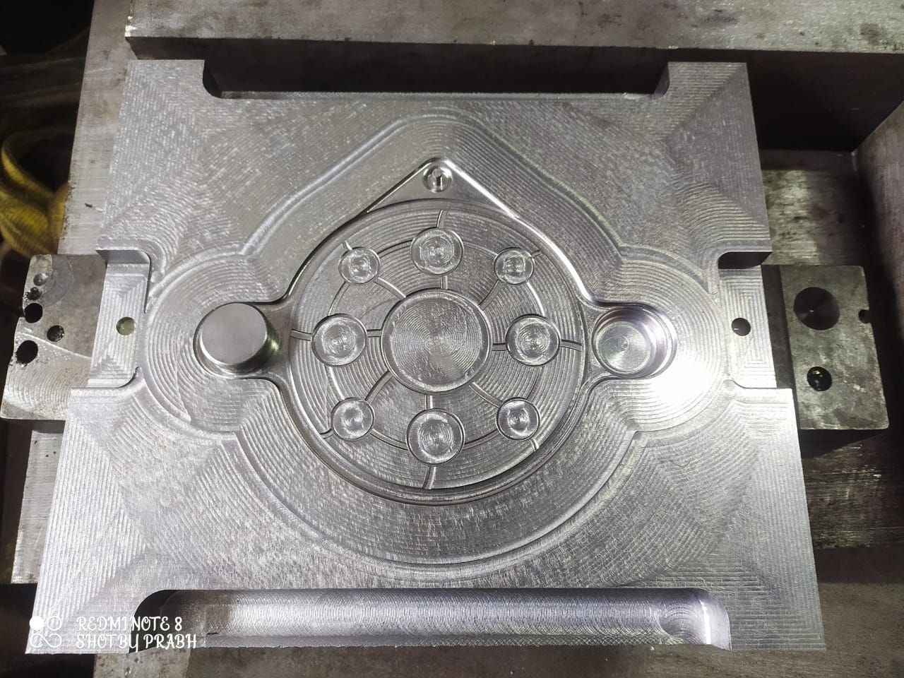 Injection moulding single cavity mould design 