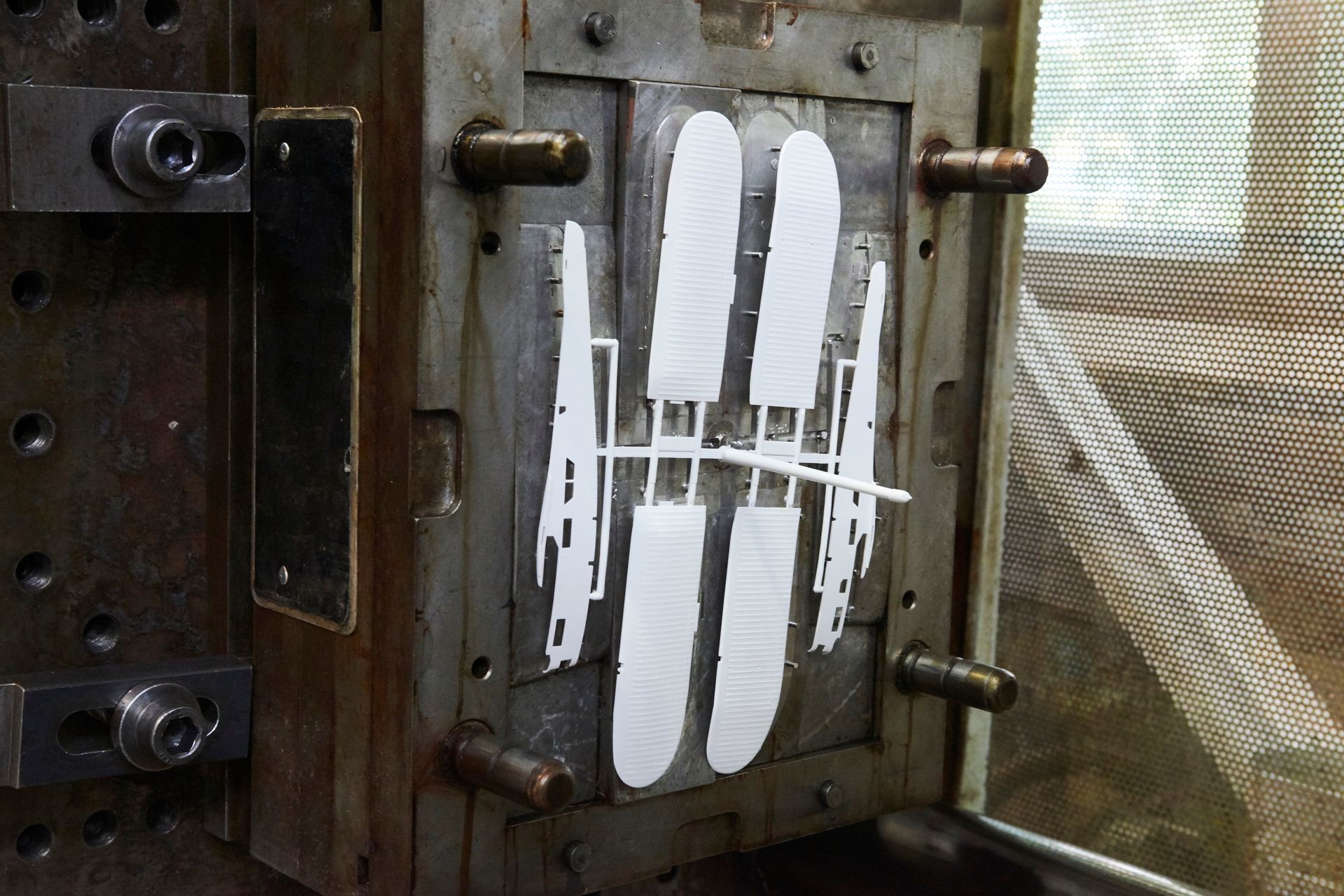 Plastic injection mould manufacturing service in delhi Plastic injection mould manufacturing service in delhi